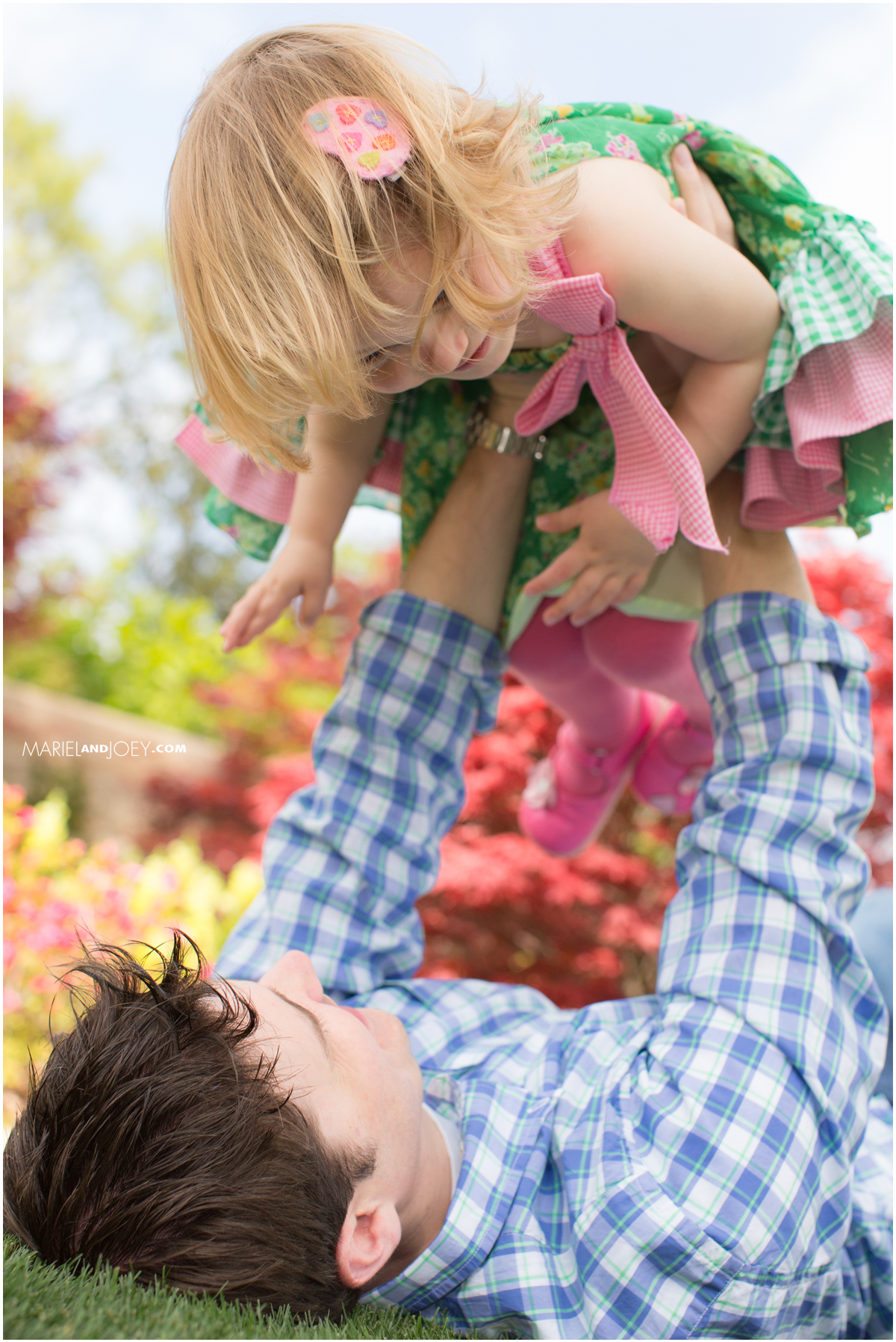 Family portratis at the Dallas Aboretum on Easter Sunday. Mariel and Joey Lifestyle Photography. Photographers of Life and Love.