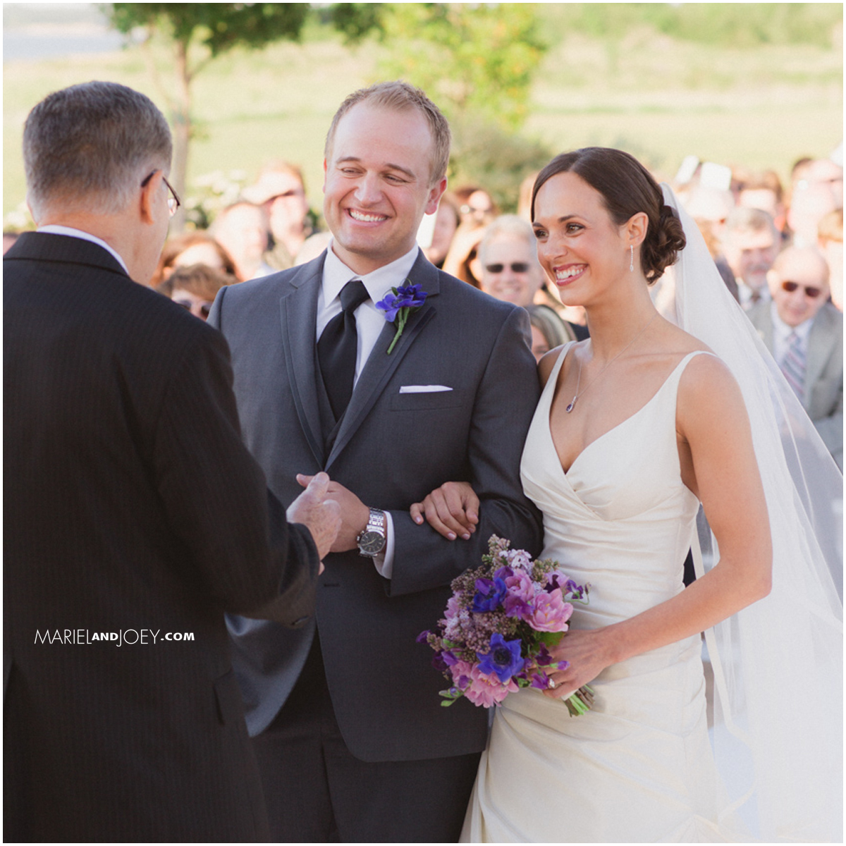 Grapevine wedding photography. Paradise Cove Lake Grapevine Wedding Photography. Sunset ceremony. Mariel and Joey Photographers of Life and Love. Dallas and Fort worth photography.