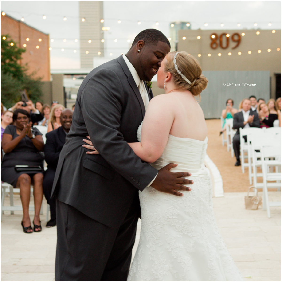 809-at-vickery-fort-worth-wedding-first-kiss-wedding